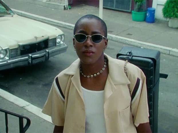 ケリー・オックスフォードのインスタグラム：「@cheryldunye”s work is heart achingly raw, funny, challenging, beautiful, everything I want from film. You can currently find her films streaming on Criterion. Dunye’s short JANINE is a good place to start if you aren’t familiar with her.  from @uclaftvarchive • Considered the first feature film directed by an African American lesbian and a landmark work of New Queer Cinema, @cheryldunye's THE WATERMELON WOMAN (1996) centers on a video store clerk/aspiring documentarian (Dunye) as she obsessively delves into the hidden history of a 1930s black actress and navigates a new romance with a customer (Guinevere Turner). The digitally remastered version from UCLA is streaming on Amazon and Kanopy. (Now criterion as well)」