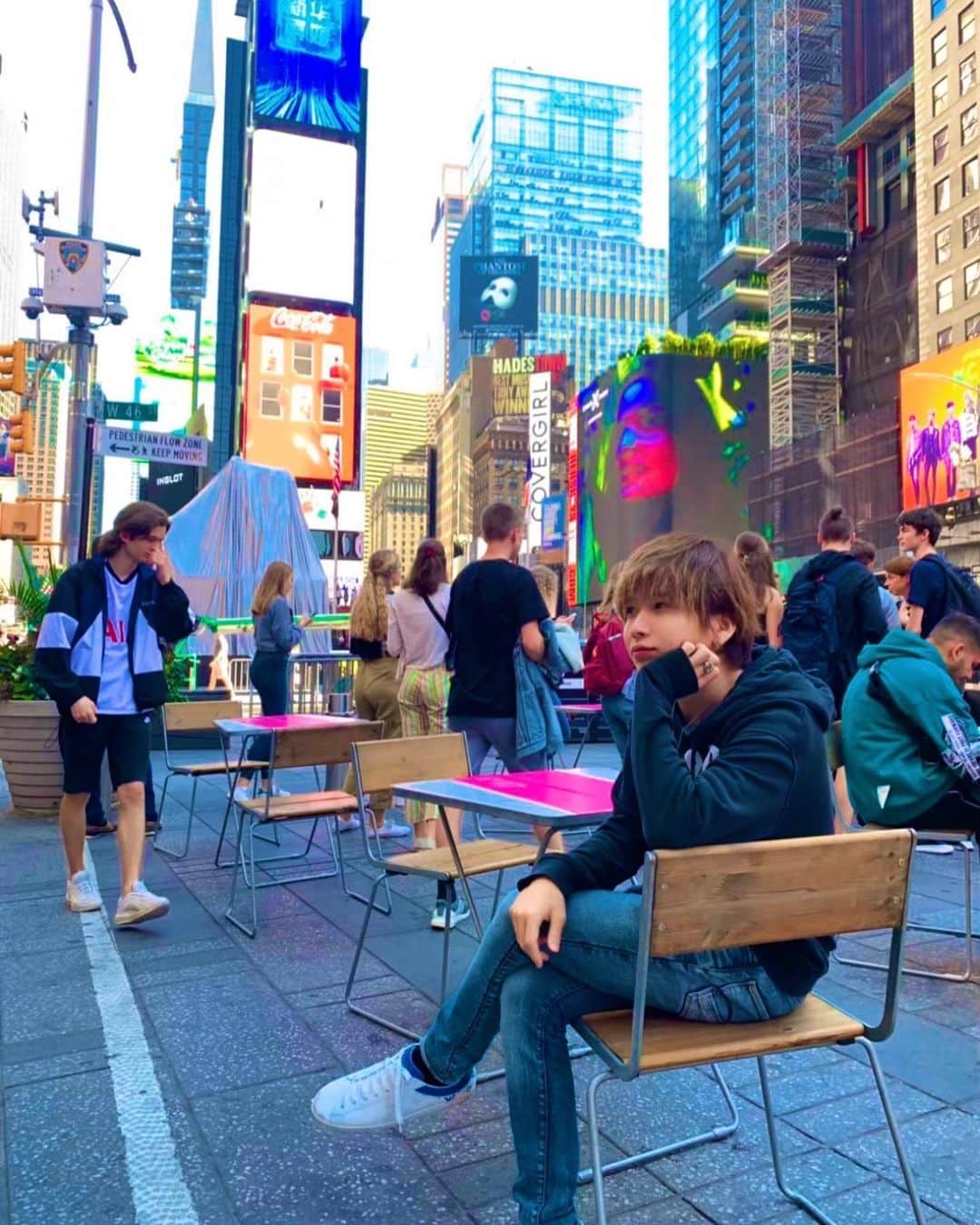 タケヤキ翔さんのインスタグラム写真 - (タケヤキ翔Instagram)「落ち着いたらまたアメリカ行きたいな🇺🇸🗽 楽しくなって人生初のオールバックしちゃったもん。笑  #アメリカ #タイムズスクエア #ニューヨーク #オールバック #国内ではやらない」6月3日 1時14分 - takeyakisyou