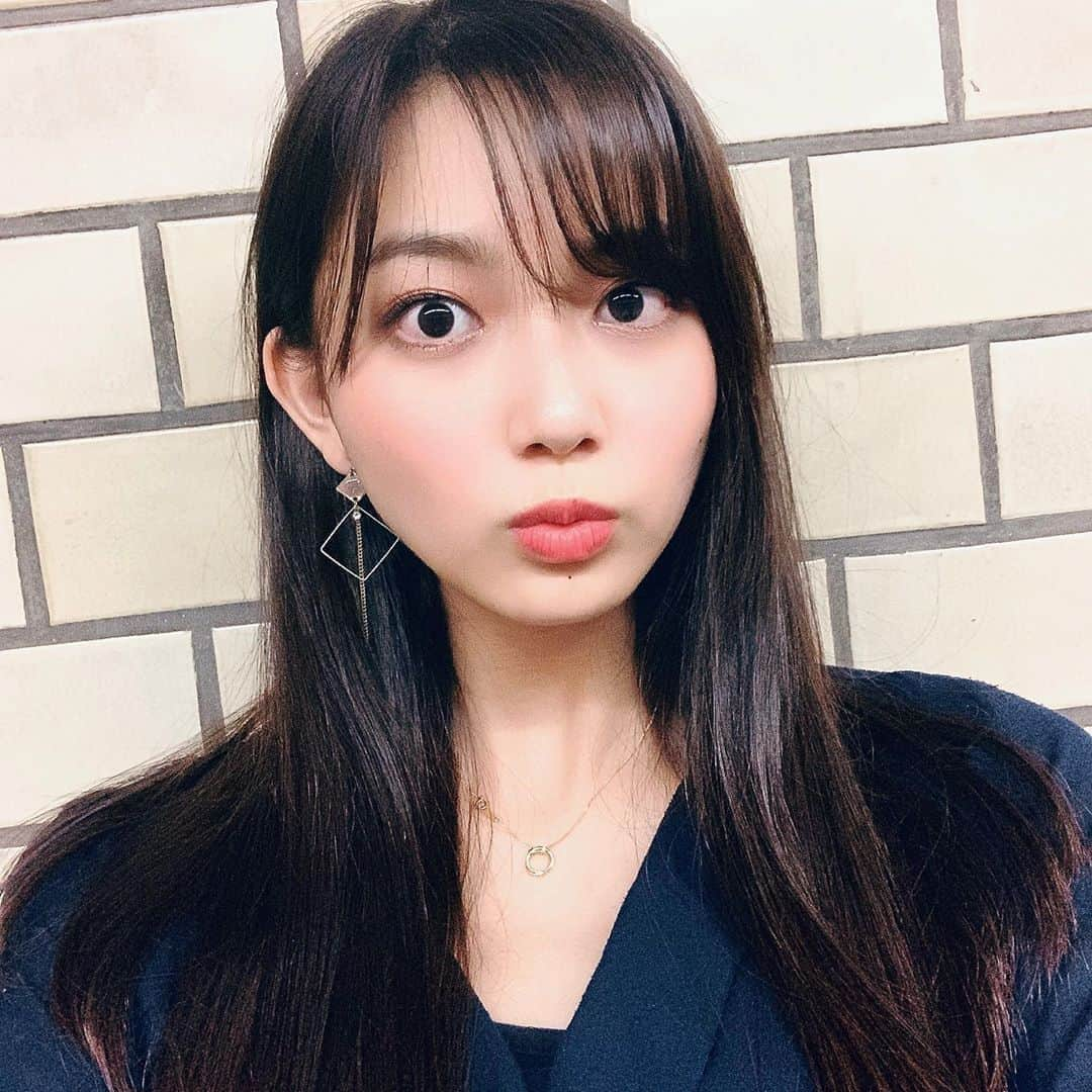 間瀬遥花さんのインスタグラム写真 - (間瀬遥花Instagram)「. ひっさびさに自撮りしたらなんだこの顔🦦 . . . #ナチュラルメイク #ナチュラル　#黒髪 #黒髪ロング っぽく撮れちゃったけど実際は普通に #茶髪  #ストレートヘア #ストレート #自撮り #自撮り女子 #自撮り界隈」6月3日 1時48分 - maseharu_929