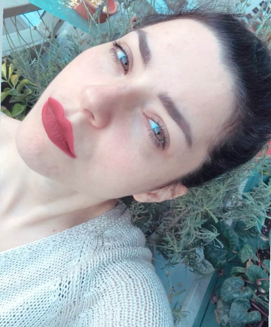 Merve Boluğurのインスタグラム：「Derin..」