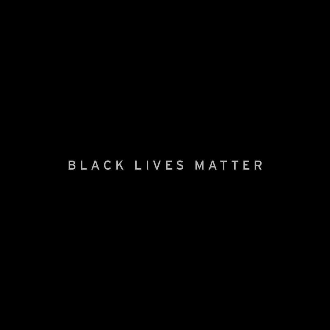 ハドソンのインスタグラム：「There are no words that do justice to the level of injustice we are fighting against right now across the country. But silence is not an option, the stakes are too high, and we all have a responsibility to take a stand against anti-Black racism, police murder, fascism, and systemic oppression. Hudson is and always will be about community, so to our community: do whatever you can to help. Protest. Organize. Elevate Black voices. And importantly: consider contributing to bail funds nationwide via the link in our bio.」
