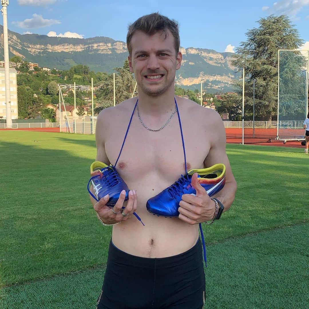 クリストフ・ルメートルのインスタグラム：「Le sourire qui exprime ma joie après ce retour sur la piste de mon club de @athletiquesportaixois après plus de 2 mois. En prime, j’ai pu rechaussé les pointes et faire des départs avec les starts 🤩 #asics #athletisme #sprint #entrainement #startingblocks」