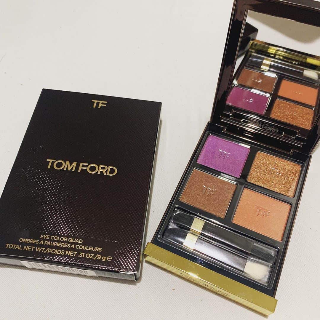 新村あかりのインスタグラム：「プレゼント受け取りました！！ TOMFORDのアイシャドー可愛いーーー！！！ ありがとうございます🥺💕 謝謝❤️ 下着もありがとうございます！！ ただ私のブラサイズがG70なのでおそらくサイズが合わないと思います…！ごめんなさぁぁぁい😭 お手紙嬉しかったです✨」
