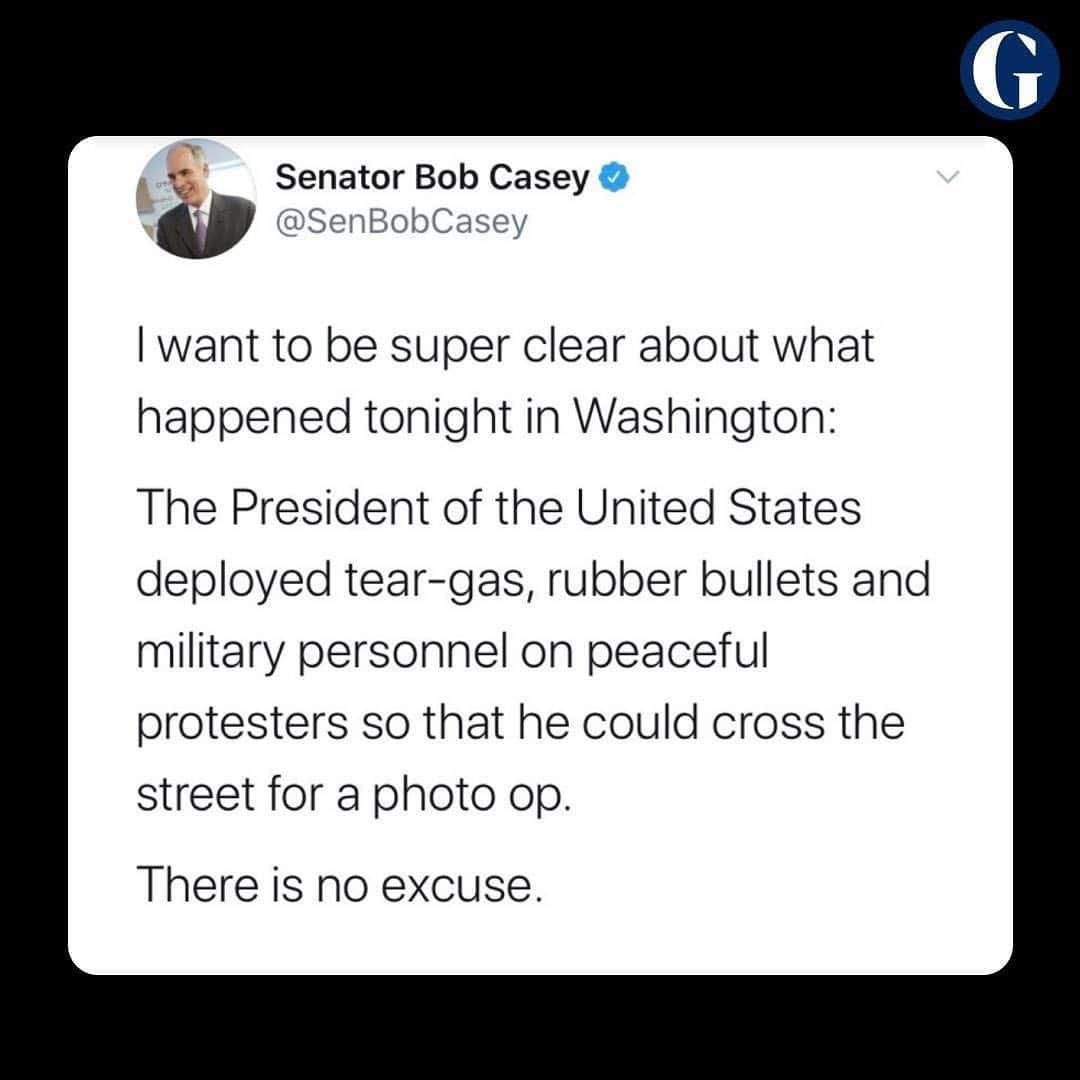 レナ・ヘディのインスタグラム：「There is NO excuse. VOTE THIS HATE INCITING ,CARELESS ,RIDICULOUS , DANGEROUS CLOWN,  OUT.」