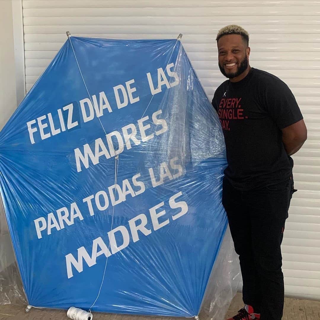 ホセ・レイエスのインスタグラム：「No feliz día de las madres para todos los padres🤔 con razón no voló la chichigua🤦🏿‍♂️🤣🥚」