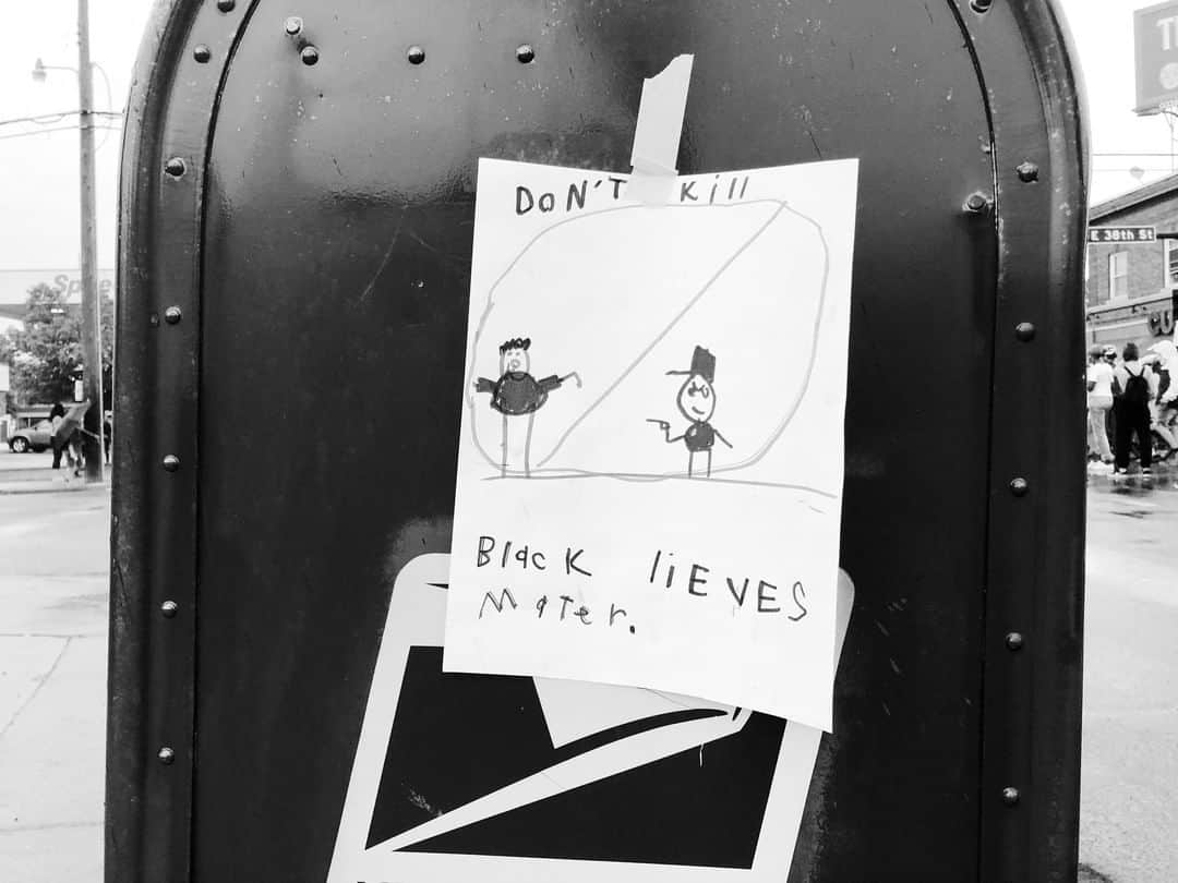 TIME Magazineさんのインスタグラム写真 - (TIME MagazineInstagram)「"This photo of the poster made by a child really gets me," says photographer Patience Zalanga of the scene in Minneapolis on May 27, two days after George Floyd's death. "There's an innocence to it and the heartbreaking reality of the child's understanding of what happened." See more powerful images from the protests, and read the stories behind them, at the link in bio. Photograph by @patiencezalanga」6月3日 7時24分 - time
