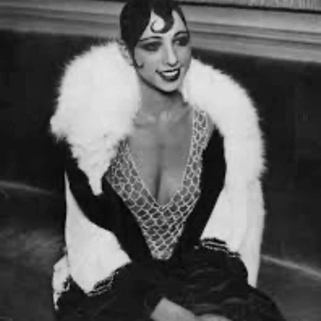 ナオミ・キャンベルさんのインスタグラム写真 - (ナオミ・キャンベルInstagram)「HAPPY BIRTHDAY JOSEPHINE BAKER QUEEN, Thank you for all you stood and fought for, and paving the way.  I’m sorry you had to run  away from USA ... we are still fighting for justice NOW for the same reasons as you then. Your heart was as pure as your voice .  May you Rest in Power 👑♥️♥️🙏🏾 #Repost  The hate directed against the colored people here in St. Louis has always given me a sad feeling... ... I ran away from St. Louis, and then I ran away from the United States of America, because of that terror of discrimination, that horrible beast which paralyzes one's very soul and body.” ———— . . .  #JosephineBaker is remembered by most people as the flamboyant African American entertainer who earned fame and fortune in Paris in the 1920s.  Yet through much of her later life, Baker became a vocal opponent of  segregation and discrimination, often initiating one-woman protests against racial injustice.  In 1963, at the age of 57, Baker flew in from France, her adopted homeland, to appear before the largest audience in her career, the 250,000 gathered at the March on Washington.  Wearing her uniform of the French Resistance, of which she was active in World War II, she and Daisy Bates were the only women to address the audience. Baker spoke just before Dr. Martin Luther King gave his “I Have a Dream” oration. What she said appears below.  It is quite long I will post the end you can find  the entire speech  https://www.blackpast.org/african-american-history/speeches-african-american-history/1963-josephine-baker-speech-march-washington/ ——— “Ladies and gentlemen, my friends and family, I have just been handed a little note, as you probably say.  It is an invitation to visit the President of the United States in his home, the White House.  I am greatly honored.  But I must tell you that a colored woman—or, as you say it here in America, a black woman—is not going there. It is a woman.  It is Josephine Baker.  This is a great honor for me.  Someday I want you children out there to have that great honor too.  And we know that that time is not someday.  We know that that time is now. I thank you, & may god bless you.  And may He continue to bless you long after」6月3日 7時29分 - naomi