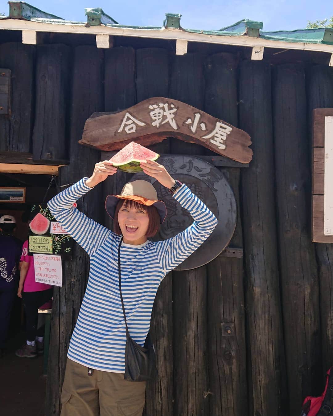 桜花さんのインスタグラム写真 - (桜花Instagram)「こんにちはでございマウンテン🗻🍀 今日は結構暑いので、熱中症などお気をつけください🌷 水分こまめにおとりください✨🌷 昨年の、合戦小屋のスイカ🍉また食べ隊✨🍀 #こんにちはでございマウンテン  #暑い  #熱中症  #山登り  #スイカ #合戦小屋  #北アルプス」6月3日 18時44分 - mountainohka