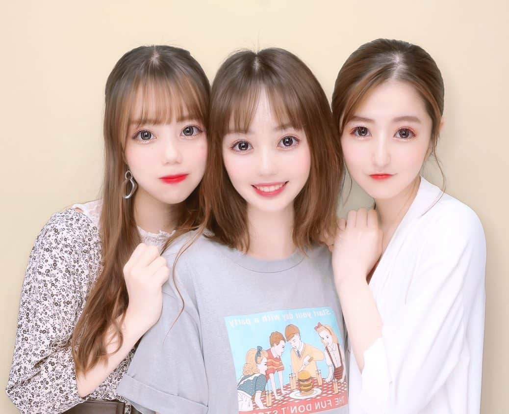 漆畑瑠菜のインスタグラム：「3人でプリ初めて❤ 2人といる時が自然でいられる🌱 ・ 裸眼で出かけてしまい、自分の前髪が割れていることに 気づきませんでした！🥺 ・ #プリ#プリント倶楽部#久プリ #買い物#カラオケ#楽しかった#friends ❤」