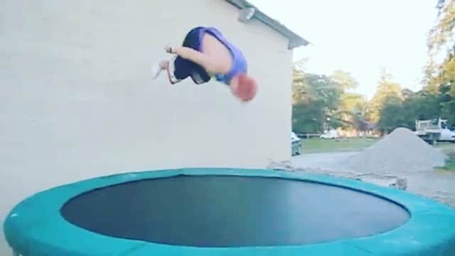 大野愛地のインスタグラム：「Put That A$$ To Work🌴  #trampoline」