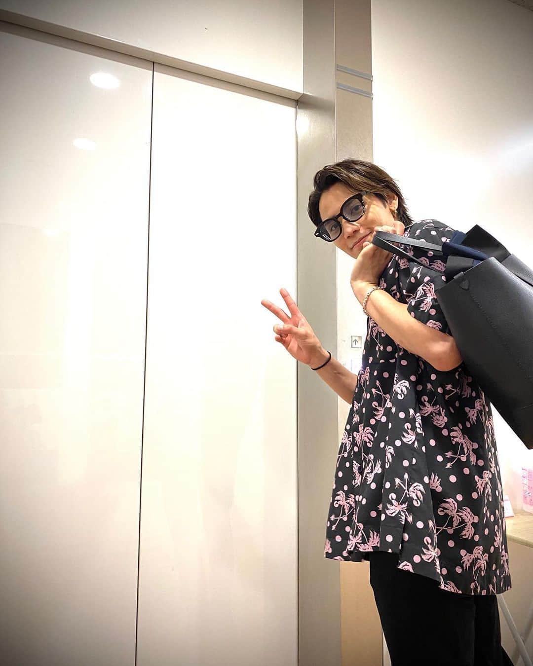 神谷健太さんのインスタグラム写真 - (神谷健太Instagram)「. 今日の東京はSo hotだね🔥  #久しぶりにSNS開いたよ #ごめんねみんな #あ #25歳になったよ #最近なぜか #胃もたれするよ」6月3日 17時23分 - kenta.kamiya_