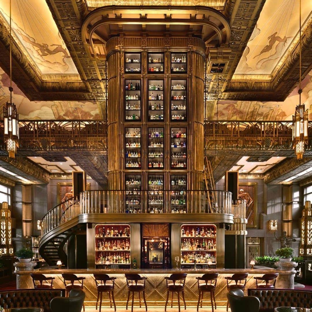 のインスタグラム：「Imagine the most beautiful bar in Gotham City, and Bruce Wayne is there kicking back with Catwoman drinking delicious cocktails. "ATLAS Bar" in Singapore is exactly the kind of place to be. Enjoy the luxurious art deco style bar & restaurant with over 1,000 varieties of gin to offer.🍸🍹🍸🍹🍸🍹🇸🇬 * アールデコ建築と内装が美しいダイニングバー。1000種類以上のジンをコレクション @atlasbarsg  #herenowcity #herenowsingapore #wonderfulplaces #beautifuldestinations #travelholic #travelawesome #traveladdict #igtravel #livefolk #instapassport #optoutside #foodie #foodgasm #foodporn #dailyfoodseeker #hypefeast #instafood #travelstagram #classiccocktails #cocktails #Singapore #visitsingapore #シンガポール #싱가포르 #싱가포르여행 #싱가폴 #新加坡」