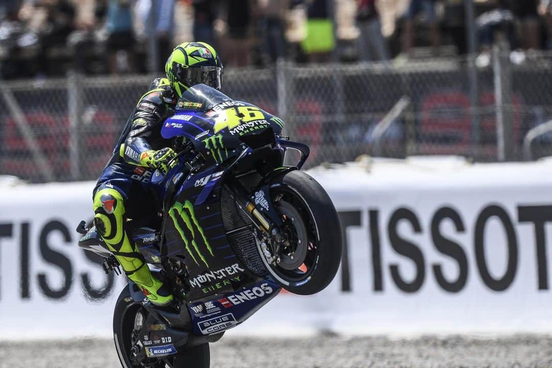 YamahaMotoGPさんのインスタグラム写真 - (YamahaMotoGPInstagram)「Your weekly #WheelieWednesday-fix, courtesy of @valeyellow46 ✌️ . . #MonsterYamaha | #MotoGP |  #StaySafe | #DoYourPart」6月3日 17時52分 - yamahamotogp