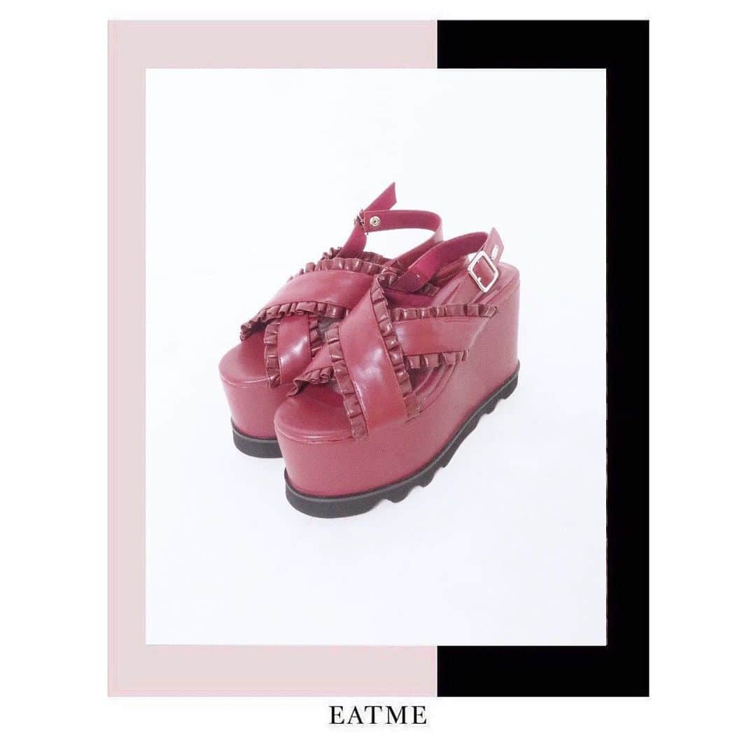 EATMEさんのインスタグラム写真 - (EATMEInstagram)「6.3 update... #EATME #JUNE #NEW #ITEM . TOP画面のURLからEATME WEB  STOREをCHECK▶︎▶︎▶︎ @eatme_japan . 🌹ラッフルクロスサンダル ¥13,000(+tax) RED.SLV.BLK ☑︎S/M/L ※6.5発売予定 . #EATME_CODE #eatmejapan #イートミー」6月3日 18時05分 - eatme_japan