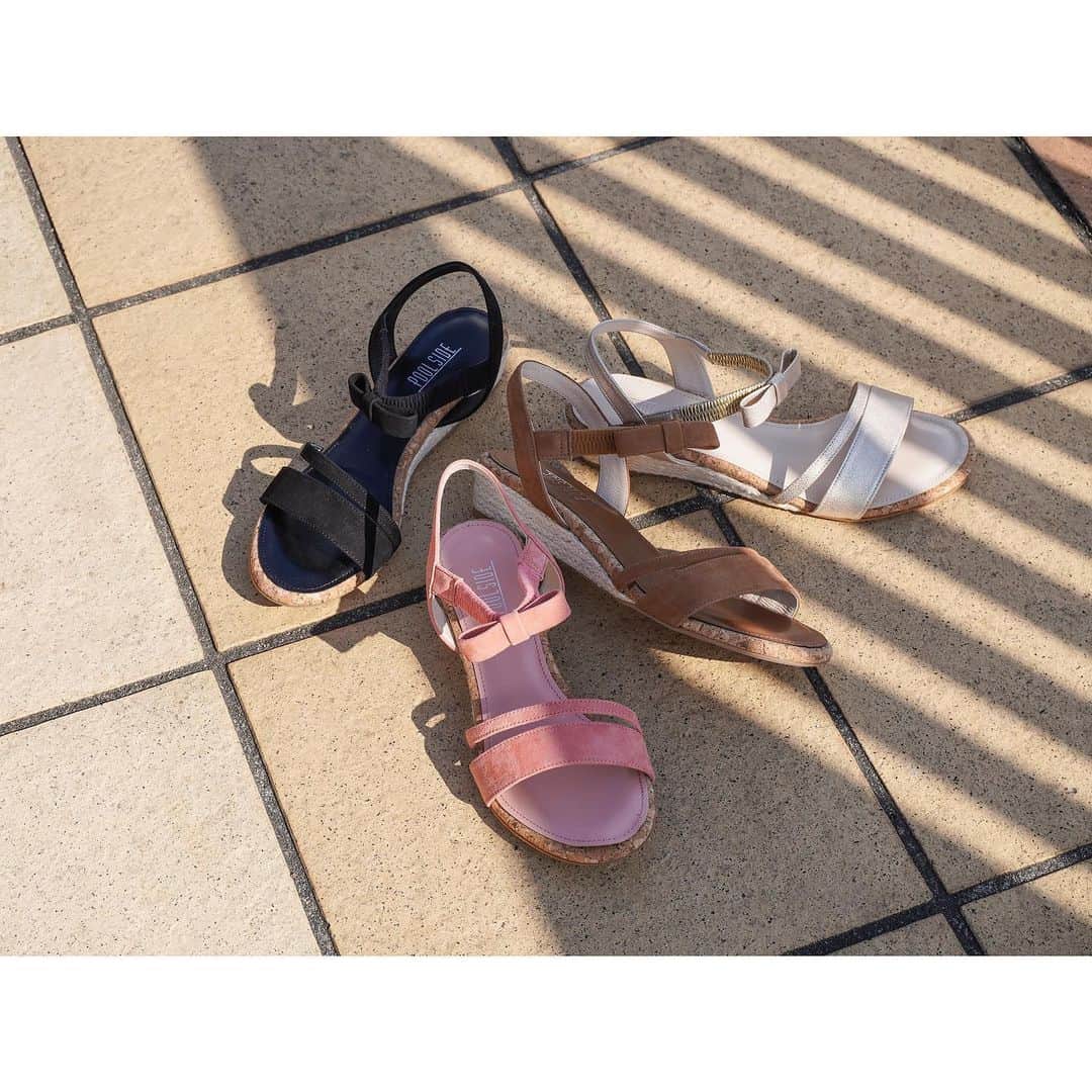 POOLSIDEのインスタグラム：「・ プチリボンが大人可愛い楽ちんサンダル。 毎シーズン人気の定番アイテムが30%OFFに♡ ・ 品番:SI-20314 ・ #poolside_official #psshoes #poolside #shoes #fashion #sandals #プールサイド #靴 #サンダル」