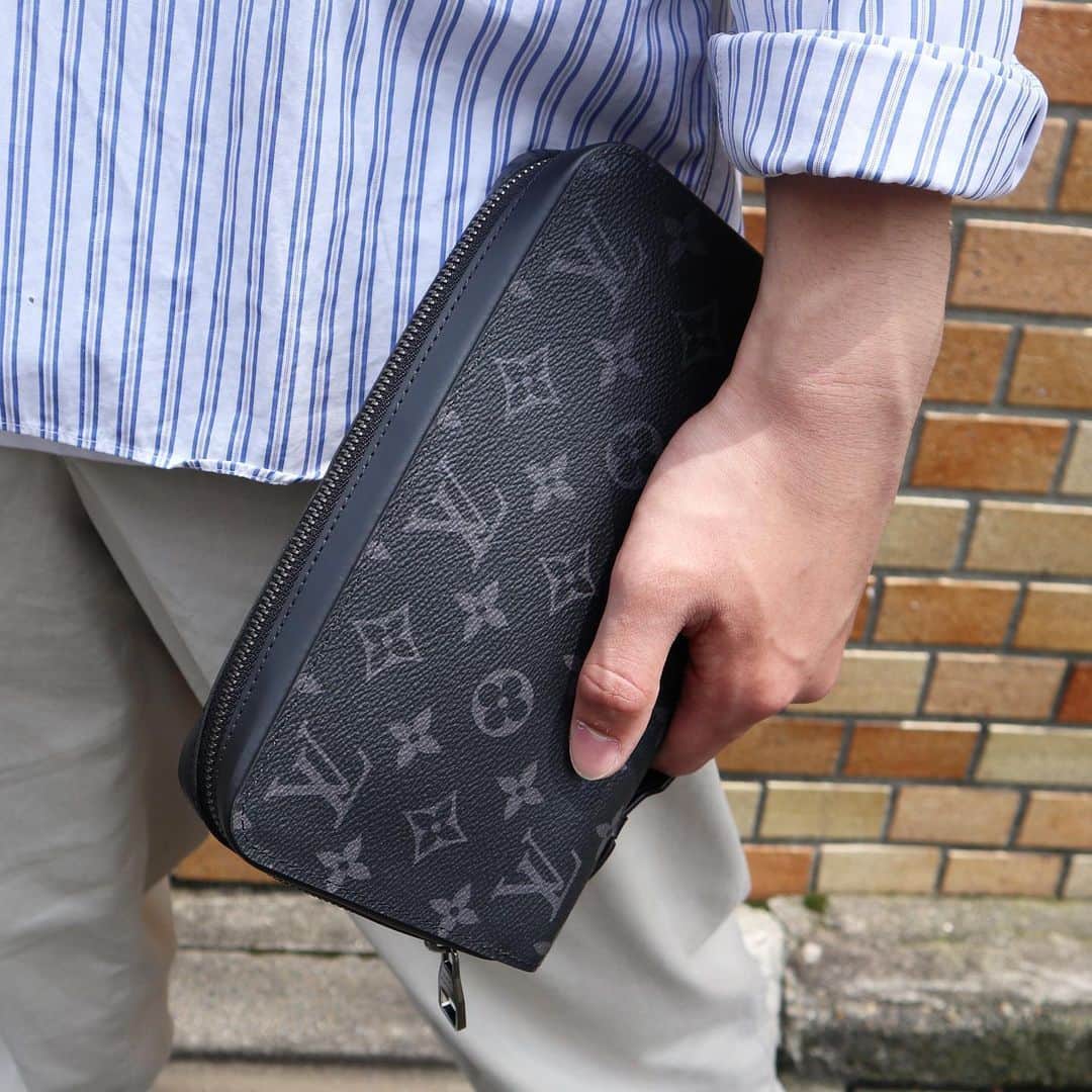 Vintage Brand Boutique AMOREさんのインスタグラム写真 - (Vintage Brand Boutique AMOREInstagram)「Louis Vuitton Monogram Eclipse Zippy XL Hand Wallet.  This item is only available at the store but we accept orders by DM. Please DM us if you are interested in the item!  #amoretokyo #amorevintage #amoregentleman #louisvuitton #vintagelouisvuitton #ルイヴィトン #ヴィンテージルイヴィトン」6月3日 18時16分 - amore_tokyo