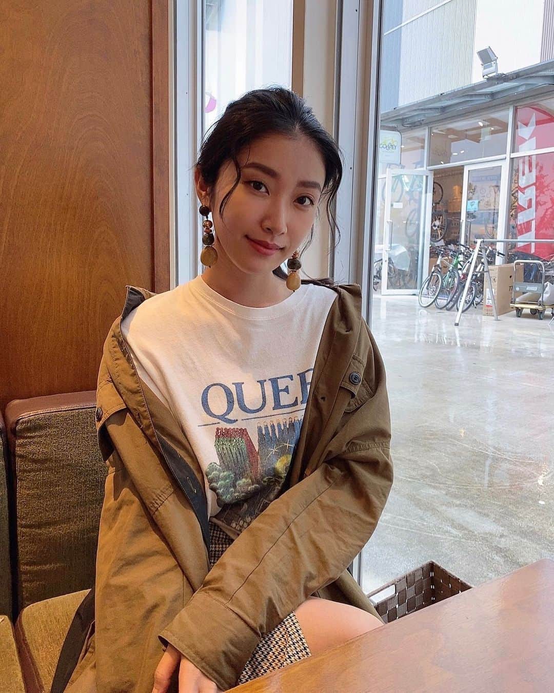 恵里花のインスタグラム：「家族とクイックランチ🍝﻿ ﻿ 必要なものが買えて大満足な日でした😤！﻿ 6月なのでついでに愛犬にレインコートも 買ってあげたよ🐕☔️﻿ また改めて写真を載せますね📱🎵﻿ ﻿ 今度はじーっくりお買い物しに行きたいな〜🥺💛﻿」