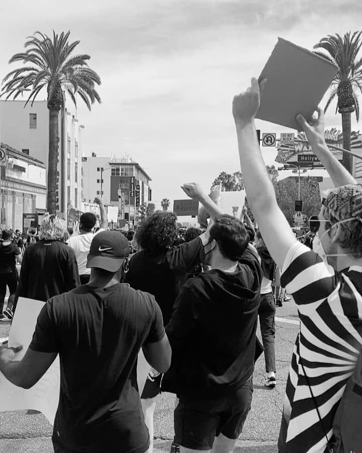 ルミ・ニーリーのインスタグラム：「Everybody vs injustice #saytheirnames #justiceforgeorgefloyd link in bio for ways to support 🖤」