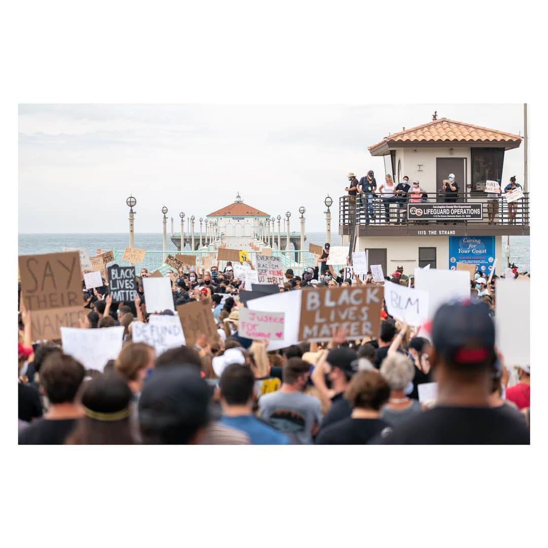 Pete Halvorsenのインスタグラム：「So proud of our community, a powerful and peaceful protest today.  Two former Mira Costa (local high school) students organized and spoke with such emotion about their experience going to school and living here as African Americans. . Every community needs a message and messagers that resonate locally but speak directly, I am confident this is what will continue to change hearts and minds around the world. Thankful to be a very small part of this today and to capture a few photos along the way. Check my IG Stories for a few images & videos from the day. . Stay together, stay strong and stay safe.」