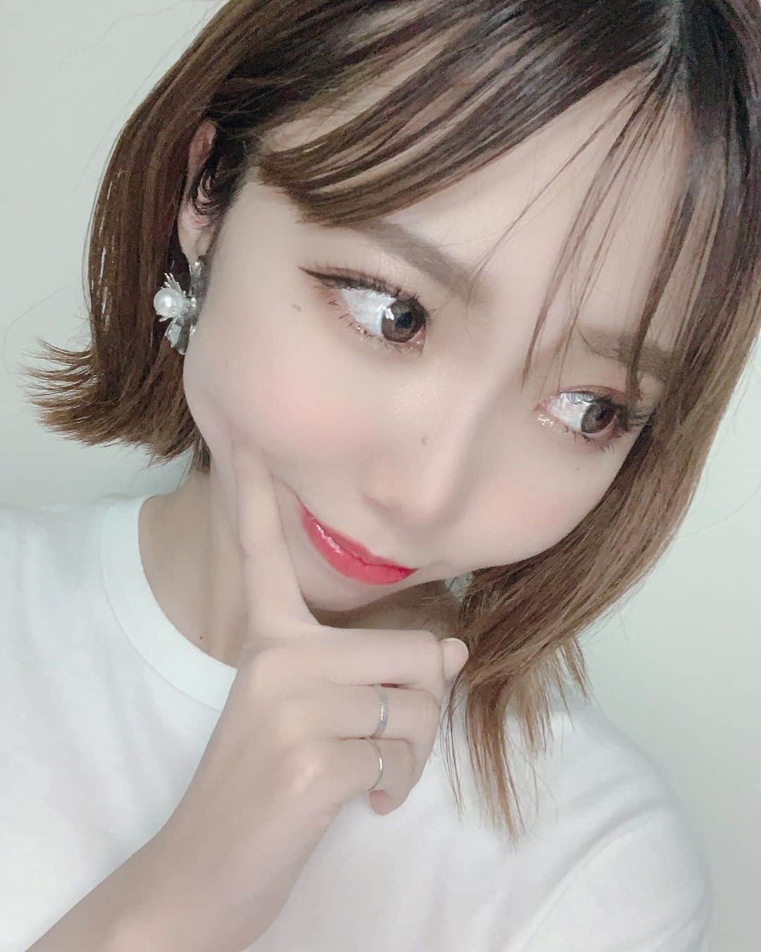 桑名利瑠のインスタグラム：「. . . good morning🦋 . . . #goodmorning #followforfollowback #followｍe #l4l #selfie #selca #makeup #make #instagood #instafashion #instalike #instapic #outfit #code #photooftheday #ショートボブ #外ハネボブ #style #me #おうち時間 #おうちで過ごそう #stayhome #outfitoftheday #아이돌 #모델 #패션 #오사카 #accessory #自撮り #gu」