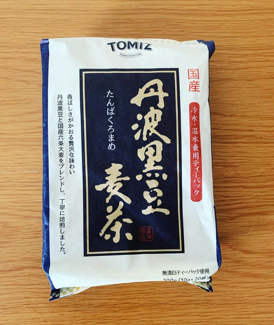 広川ひかるさんのインスタグラム写真 - (広川ひかるInstagram)「昨夜は麦茶で乗り切ったテラスバーベ🍖 私がここ数年リピ買いしてるのはコレ❣️ 麦茶って1袋に沢山入ってるからあまり好きな味じゃないなーとなった時に持て余すのが嫌なんで冒険せずにこの#丹波黒豆麦茶　に落ち着いてます。 、 #hikaruhirokawa #麦茶 #リピ買い」6月3日 10時34分 - hikaru_hirokawa