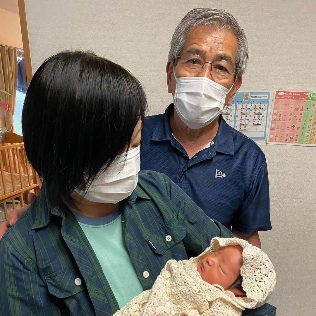 光岡映二さんのインスタグラム写真 - (光岡映二Instagram)「今回、出産にあったって実家から両親が助けに来てくれました。こんな時期でしたが万全を期して愛知から出てきてくれました。感謝してます‼️ありがとう😊」6月3日 10時46分 - eijimitsuoka