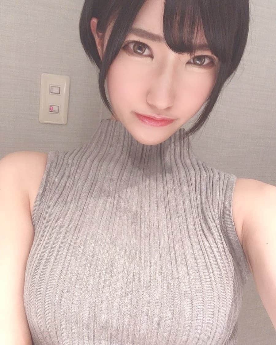 東条蒼のインスタグラム：「＊ ・ ・ ・ ノースリーブのニットを普段着として着こなすお姉さんは、凄いなあと思った。 ・ ・ ・ #ノースリーブ #ニット #東条蒼 #クルーズグループ #セクシー女優 #av女優 #メガネ女子 #黒髪 #ショートヘア #あおたん　#teamメレンゲ #followｍe #following #japan #girl #photooftheday #tagsforlikes #instalike  #台湾 #香港 #粉我 #拍照 #照片 #人像攝影」
