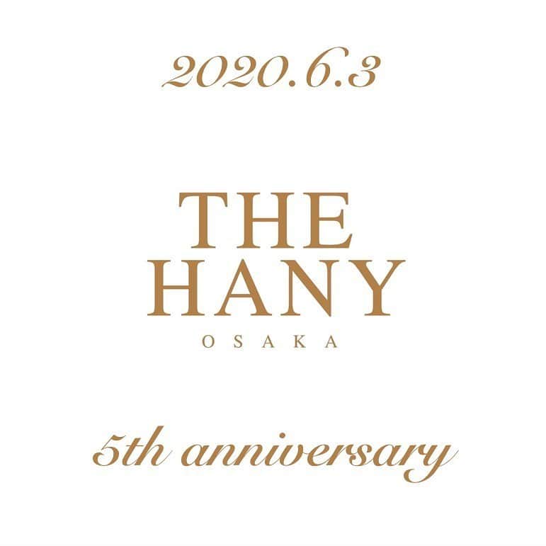 THE HANYさんのインスタグラム写真 - (THE HANYInstagram)「【 THE HANY大阪店　5th anniversary 】THE HANY大阪店は本日6月3日に5周年を迎えました！ . 西日本のたくさんの花嫁様にTHE HANYのドレスを着ていただけて、本当に幸せです✨誠にありがとうございます。 . これからもスタッフ一同、より多くのお客様のHAPPYのお手伝いさせていただけるよう精進してまいりすのでどうぞよろしくお願いいたします！ . 大阪店は5周年を記念して、特典付きのフェア・プランをご用意しております！ @thehany_osaka でお知らせしていますのでご確認ください♪ また、6/6には @hanyito とのインスタライブも企画しております！外出を控えている方も多くいらっしゃると思うので、ライブを見てドレスのかわいさなどをご覧いただければ嬉しいです…！ . 今日は大阪店の店内の様子と、大阪店限定デザインのオリヴィアの写真を載せています。スワイプしてぜひご覧ください。 . THE HANY大阪店ではディズニープリンセスドレスコレクション(シンデレラ・ベル・アリエル・ラプンツェルのドレス)もお取り扱いしています。 また、他の直営店からのお取り寄せ商品となりますが和装もご試着いただけます。 . 関西の花嫁様、ぜひ一度大阪店へお問い合わせ・ご来店ください。 . ※現在はドレス見学も事前予約をお願いしております。 .  THE HANY大阪店 (完全ご予約制) ☎︎06 6252 8210 📧osaka@the-hany.jp 営業時間：11:00〜19:00  定休日：火曜日 住所：大阪府大阪市中央区南船場4-11-20 G-TERRACE心斎橋1F 📱大阪店LINEお友達登録はこちら https://lin.ee/4AEzsll . . .#thehany_anniversary  #thehanyosaka_5thanniversary  #thehany #ザハニー #伊藤羽仁衣 #ありがとうございます #これからもよろしくお願いします #20200603  #thankyou  #ウェディングドレス #カラードレス　 #大阪　#心斎橋」6月3日 11時20分 - thehany_official