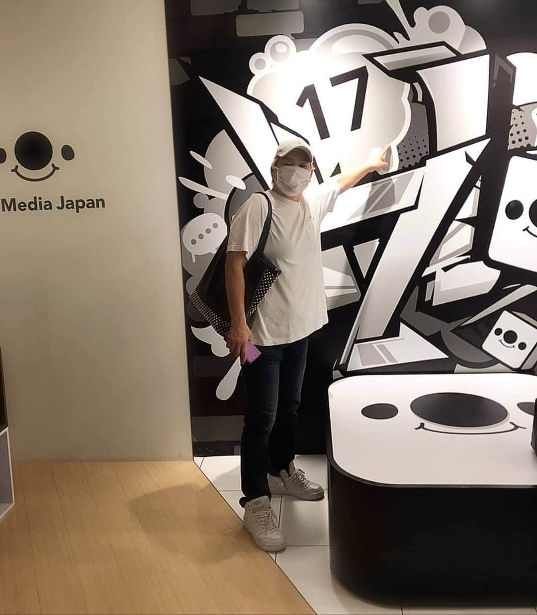 のインスタグラム：「昨日は17liveの本社で 井上貴子選手と対談ライブで したー！ 初の対談でしたがいかがだったでしょうか？  開始が何かの不具合で 遅れてしまい失礼しました (汗) やはり、アクシデントはありますね_(._.)_ 見守る会(笑)の皆さん 今回も暖かく見守ってくれて、ありがとうございました！ 挫けずに頑張りまーす(^^) 都内はコロナの感染者が 増加していますね！ くれぐれも手洗い、うがい、消毒、三密には気をつけて過ごして行きましょう！ #17live #対談ライブ #アクシデント  #コロナ #井上貴子 #神取忍」