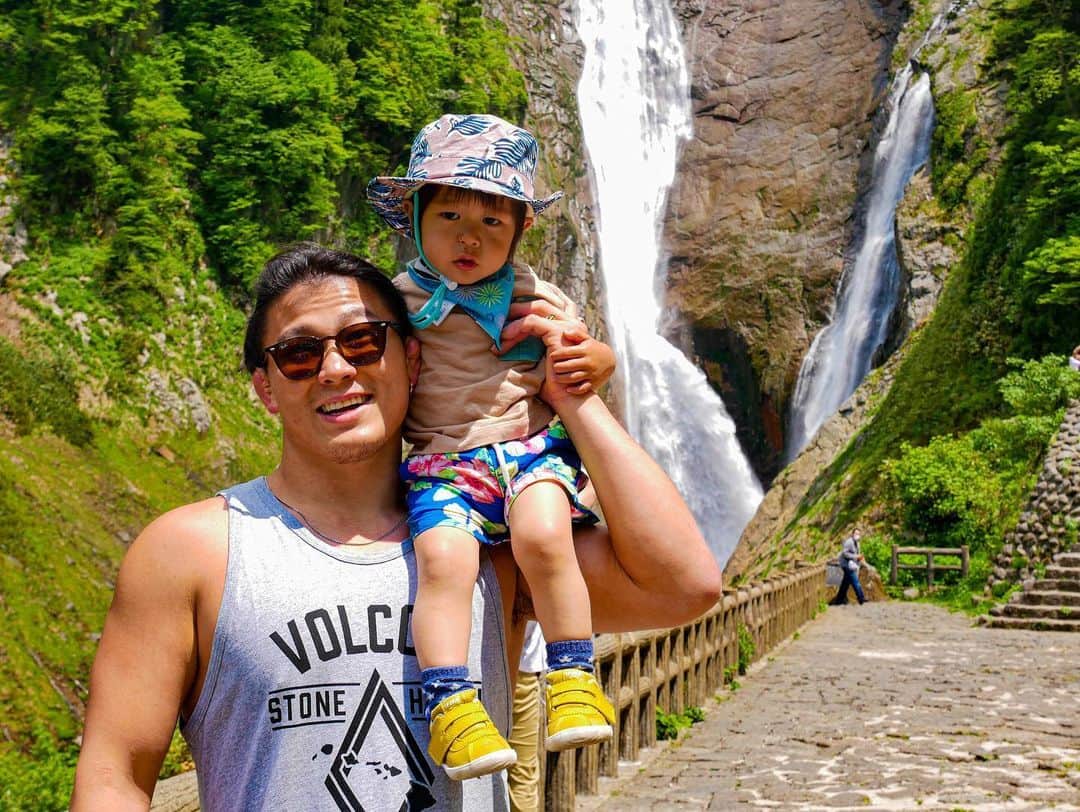 向翔一郎さんのインスタグラム写真 - (向翔一郎Instagram)「実家から30分くらいで着く称名滝 ばあちゃんが行きたいって言ってたな😘  #称名滝#日本一の滝」6月3日 11時28分 - shoichiro_mukai