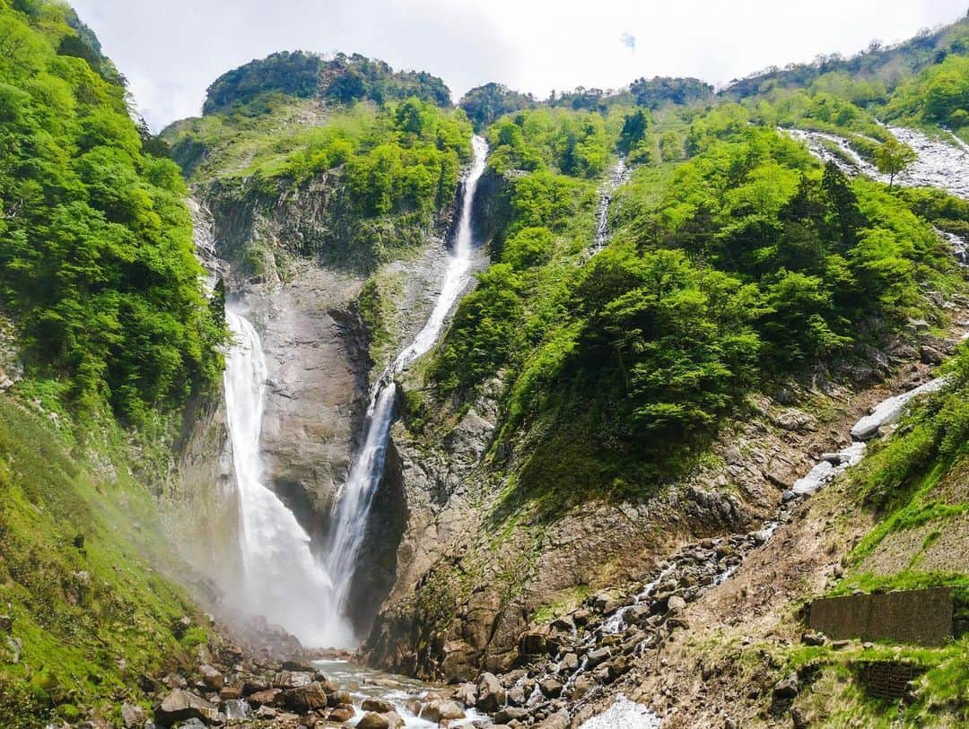 向翔一郎さんのインスタグラム写真 - (向翔一郎Instagram)「実家から30分くらいで着く称名滝 ばあちゃんが行きたいって言ってたな😘  #称名滝#日本一の滝」6月3日 11時28分 - shoichiro_mukai