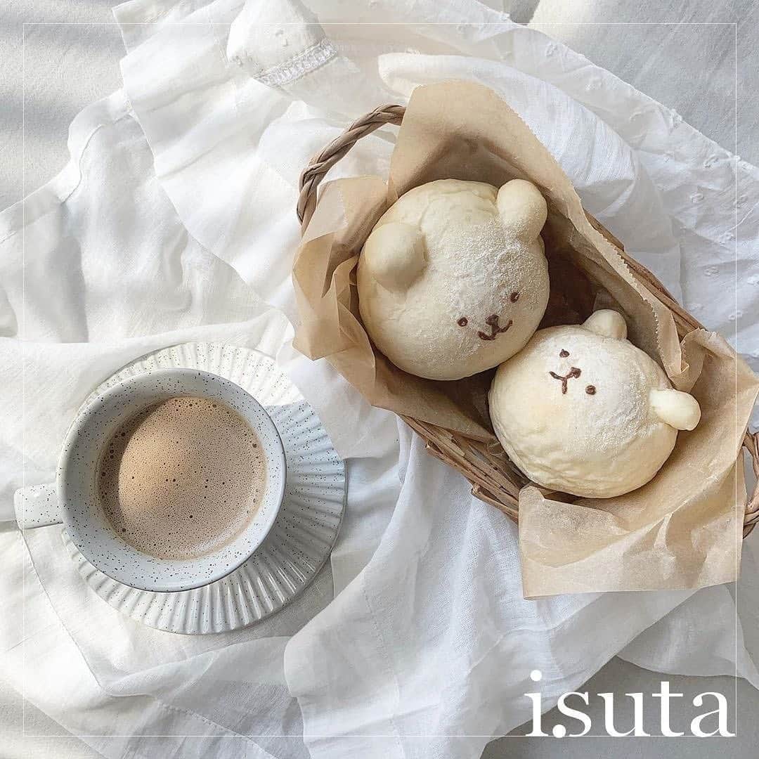 のインスタグラム：「キュートなルックスにくびったけ♡﻿ 今度の休日はホームベーカリーにチャレンジしてみない？﻿ ﻿ ﻿ 今回ご紹介するのは、かわいすぎる「手作りパン」。﻿ ﻿ ﻿ つぶらな瞳がかわいすぎるくまぱんや、ちぎりパンなど、お腹だけでなく心まで満たしてくれるパンがいっぱい…♡﻿ ﻿ ﻿ 大変そう…と思われがちなパンですが、意外と簡単に作れちゃうんです！﻿ ﻿ ﻿ インスタ映え間違い無しなので、ぜひ1度挑戦してみてくださいね♡﻿ ﻿ ﻿ photo by﻿ @mikiiiiiiiii_bob﻿ @i__am_suu﻿ @mana_2181﻿ ﻿ ﻿ #isuta #イスタ #isutacafe﻿ #isutapic #パン作り #パン ﻿ #おうち時間 #おうちカフェ #おうちごはん ﻿ #おうちベーカリー #手作りパン #bread ﻿ #かわいい #くま #ポチャッコ ﻿ #あんバター #ちぎりパン﻿ #teatime #カフェ #カフェスタグラム ﻿ #cafestagram #おしゃれカフェ﻿ #カフェ好きな人と繋がりたい #홈카페놀이」