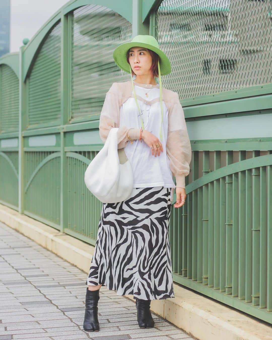 Fashionsnap.comさんのインスタグラム写真 - (Fashionsnap.comInstagram)「【#スナップ_fs】 Name：蒲原 香菜 Knitwear #TAN T-Shirt #MAISONSPECIAL Skirt #MAISONSPECIAL Bag #vintage Shoes #MaisonMargiela Hat #CLYDE Necklace #SOKO Ring #vintage Bangle #CELINE #SOKO  #fashionsnap #fashionsnap_women」6月3日 12時03分 - fashionsnapcom