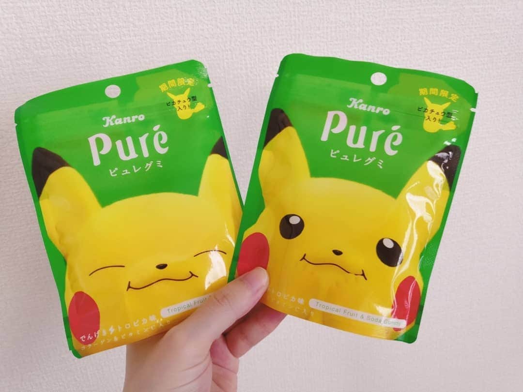 白井珠希のインスタグラム：「* * 発売が発表された時から、絶対に買う！！と決めていた ｢ピュレグミ でんげき トロピカ味｣ 昨日無事買えました〜⚡ グミをもぐもぐしているパッケージも可愛いし、ピカチュウグミもめちゃくちゃ可愛い💛💛 * 想像してたよりピカチュウがたくさん入ってるのも嬉しい😆 * * #今日のピカピュレ #ピカチュウ #ピュレグミ #でんげきトロピカ味 #ピカピュレ #ピカピュレゲットだぜ #ポケモン #おやつ #グミ #今日のおやつ」