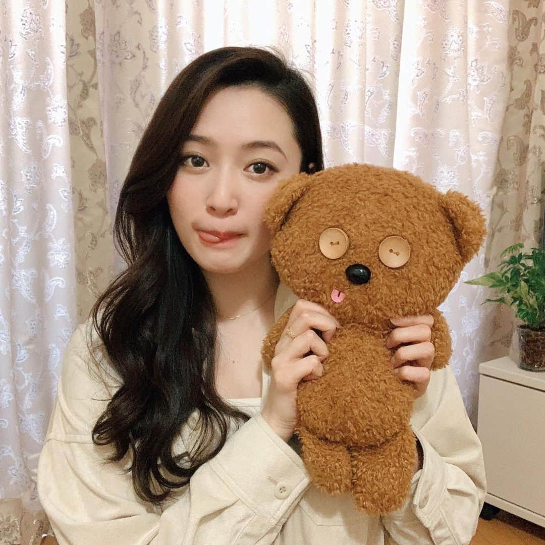 豊田百佳さんのインスタグラム写真 - (豊田百佳Instagram)「【キャラじゃないけど🐻】﻿ 私の唯一持っているぬいぐるみです。これはね、親友とお揃いで買ったんです。実家にも1つも多分ないからレアもん☺️🌼✨﻿ ﻿ #ccガールズ #ccガールズ3 ﻿ #豊田百佳﻿」6月3日 12時13分 - toyoda_yuka_official__