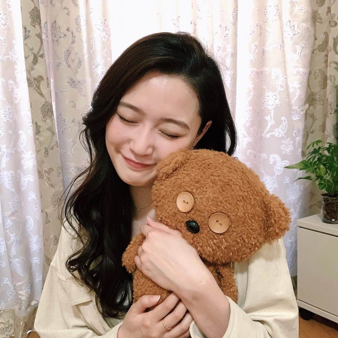 豊田百佳さんのインスタグラム写真 - (豊田百佳Instagram)「【キャラじゃないけど🐻】﻿ 私の唯一持っているぬいぐるみです。これはね、親友とお揃いで買ったんです。実家にも1つも多分ないからレアもん☺️🌼✨﻿ ﻿ #ccガールズ #ccガールズ3 ﻿ #豊田百佳﻿」6月3日 12時13分 - toyoda_yuka_official__