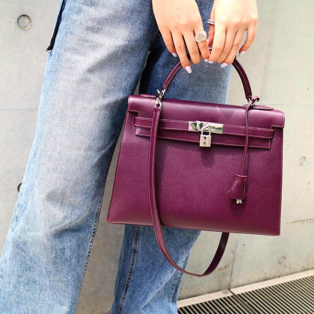 Vintage Brand Boutique AMOREさんのインスタグラム写真 - (Vintage Brand Boutique AMOREInstagram)「Vintage Hermes #kelly32 in Lisse Raisin from 2002  On website search for AO24135.  Free Shipping Worldwide✈️ ≫ ≫ ≫✉️ info@amorevintagetokyo.com  #ヴィンテージ #エルメス  #ヴィンテージエルメス #ヴィンテージブランドブティック #アモーレ #アモーレトーキョー #表参道 #青山 #東京 #hermes #vintage #vintageHermes #hermesvintage#amoretokyo  #amorevintage #vintageshop」6月3日 12時26分 - amore_tokyo