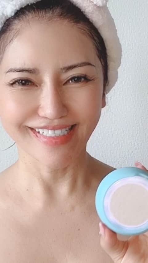 selfieneのインスタグラム：「スウェーデン🇸🇪生まれのFOREOUFO使ってみた！ 見た目も機能も想像以上に上質❣️ 今はおうち時間で充実ケア。 コロナが明けたら、コンパクトだから旅行のお供に最高❗️ どこに居ても、最高な肌感をキープできるね(^^) #FOREOSweden #FOREOUFO@foreo_jp 【まりぐらむ川柳】 スッピンも アプリが有れば 怖くない」