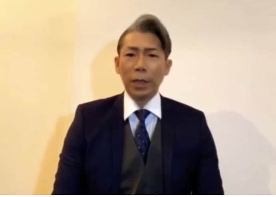 火口秀幸のインスタグラム：「本日も　皆様のお気持ち 御支援を賜りまして 感謝　感謝です。  ヒグチスタジオも　微々たる形ですが、 再開はさせて頂いております。  この　クラウドファンディングでは、 皆様から　頂いた御支援において スタジオの運営のみならず、 それぞれ　御指名頂きました内容により、 スタジオのインストラクター達も 振り付けやプライベートレッスンなど、 皆様への恩返しに　活動する事が出来る、 有り難いシステムです。  この様な　最中ですので スタジオメンバーも　 お仕事として　動ける様な状況も少なく 更に　恵まれた機会も賜っております。  どの世界も　苦しい最中ですが、 ダンサーも　動けない、 という状態を　余儀なくされる中、 少しでも　活動出来るという事は　 今、何よりも　有り難く　 嬉しい事で、　救われております。  肉体的にも　精神的にも　 決して　負けずに 足元を　しっかり見て　進んで参ります。  皆様　本日も ありがとうございます」