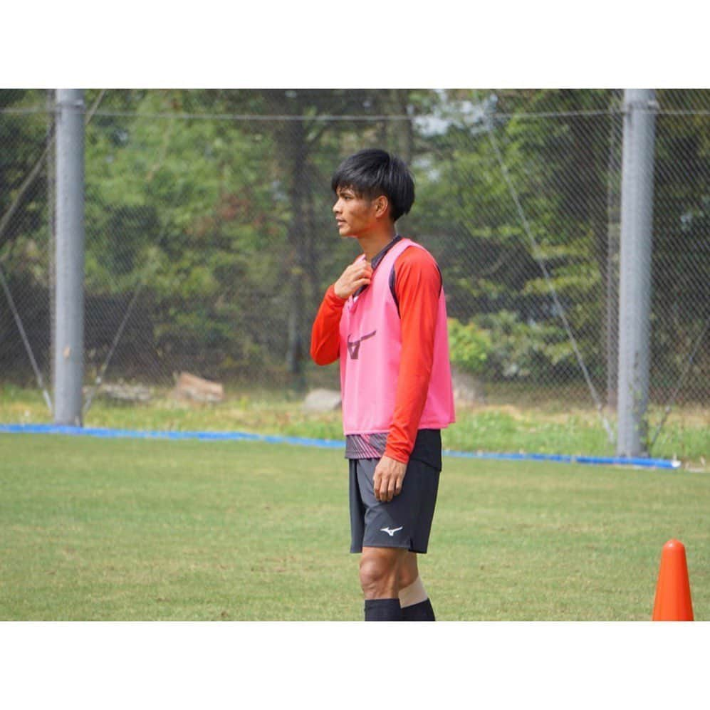 長沼洋一のインスタグラム：「今日のトレーニング⚽️ #野原マネージャー #写真撮るのうまくなってきた #ただ止まってる時限定 #サッカーしてるとこ撮って #次は期待してます笑 #いいトレーニングできてます #いい準備し続けよう」