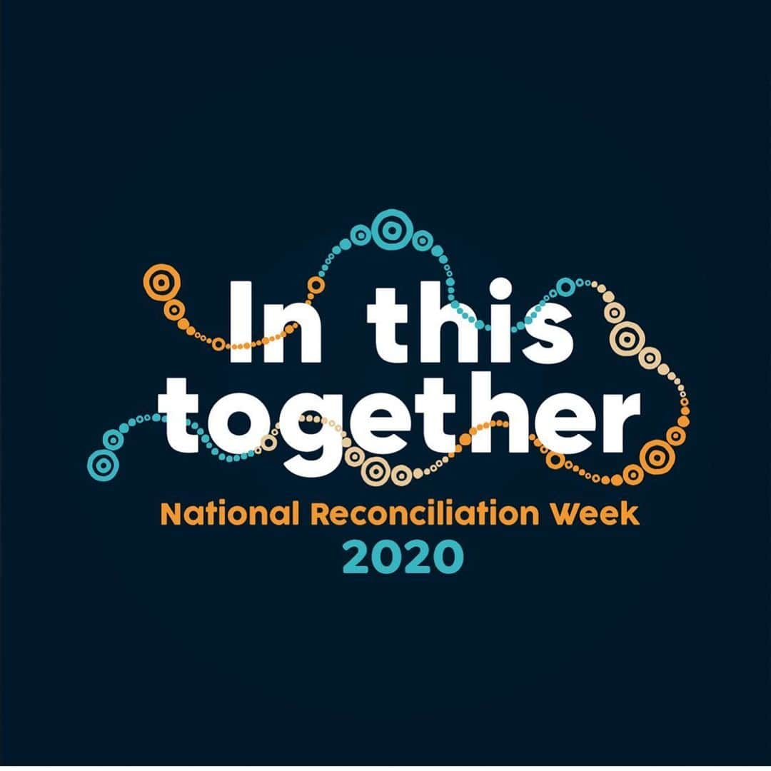 リアム・ヘムズワースのインスタグラム：「Hi all, I’m in full support #blackouttuesday and in light of what’s happening in the US and it being reconciliation week here in Australia I want to say that I stand with Australia’s First Nations people with solidarity, compassion and love.  In a just, equitable and reconciled Australia, Aboriginal and Torres Strait Islander children will have the same life chances and choices as non-Indigenous children, and the length and quality of a person’s life will not be determined by their racial background. At its heart, reconciliation is about strengthening relationships between Aboriginal and Torres Strait Islander peoples and non-Indigenous peoples, for the benefit of all Australians. Please visit https://www.reconciliation.org.au/what-is-reconciliation/ to find out more」