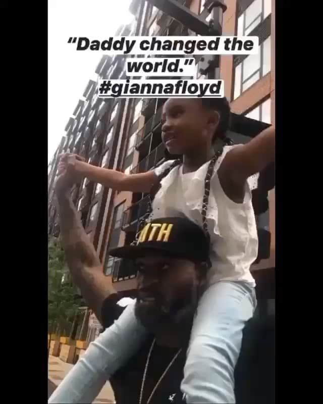 ディジョン・タルトンのインスタグラム：「Yes princess, Daddy changed the world. “Legacy of royalty” 💙🙏🏽」
