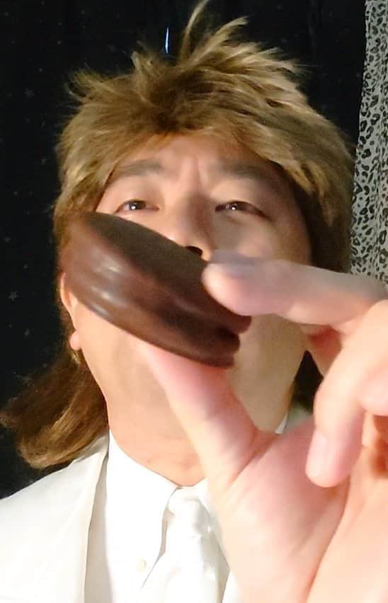 のインスタグラム：「ガゼボ「アイ ライク ショパン」にのせて「チョコパイあるある」を歌うことしかできない♪全てを浄化してくれるような美しいピアノ演奏は 小西先生 @pureresonance.love  ありがとうございます♪」