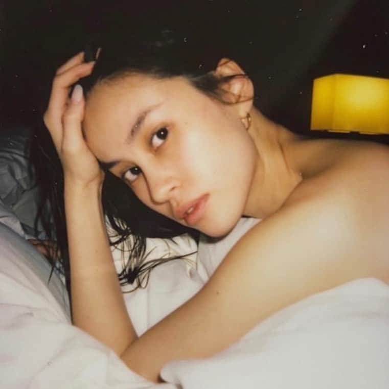 安田唯のインスタグラム：「🎥by @lena_henza 💋」