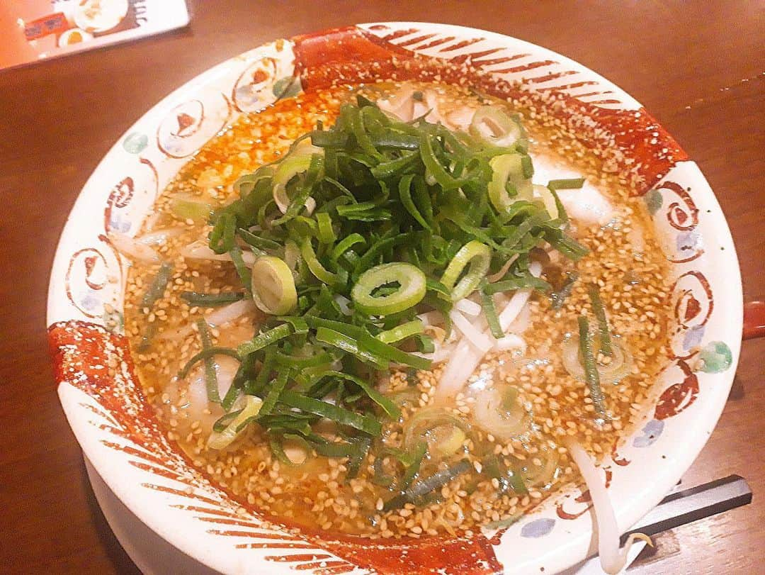 関西LIFE－homelife－さんのインスタグラム写真 - (関西LIFE－homelife－Instagram)「【兵庫県・姫路】 ちぢれ麺が味噌スープに良く絡む！【べんてんや】 麺は細麺のちぢれ麺！スープに良く絡みます(^-^) 味噌味のスープは少し辛味はありますあっさりで胡麻の風味を感じます。 旨辛さがクセになる味噌ラーメンでした💛 . @homelife_local では #homelife_兵庫 では兵庫のいいところを紹介していきます。みなさんの大好きな兵庫を教えてください。 . . #べんてんや #ラーメン #細麺 #ちぢれ麺 #味噌 #味噌ラーメン  #おいしい #旨辛い #胡麻 #風味 #辛味  #ネギ #チャーシュー #クセになる #姫路ラーメン #姫路グルメ #兵庫ラーメン #兵庫グルメ #兵庫旅行 #兵庫観光 #兵庫旅 #そうだ兵庫行こう #観光 #旅行 #兵庫 #japan #japantrip #japantrip2020 #hyogo」6月3日 18時51分 - archihome_local