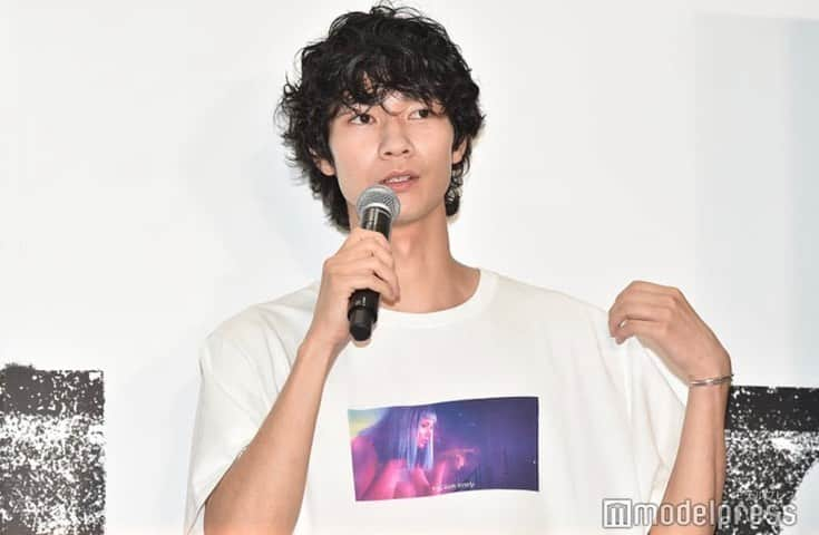 清原翔のインスタグラム：「ユニクロ原宿店 池田エライザさんと、イベント参加させていただきました 一足お先に店内も見させていただいたのですが、ワクワクが詰まってました、是非！  僕が着たのはUTの映画"ブレードランナー"をモチーフにしたTシャツです」