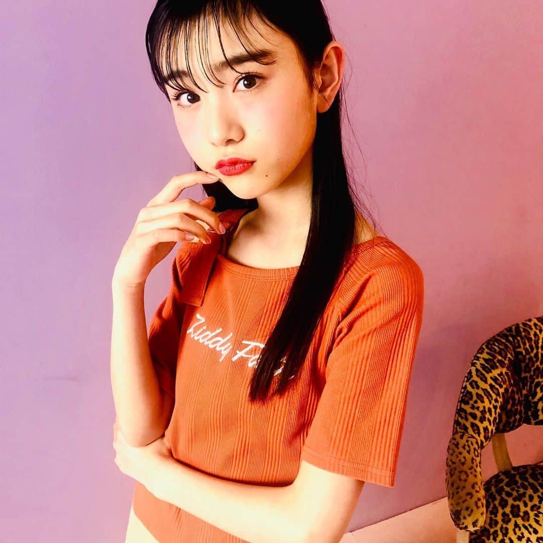 ニコ☆プチのインスタグラム：「💜🧡🖤 ユナおねーちゃんのマネ😂✨ . . . #ジディー着てみた☺︎ #近藤藍月」