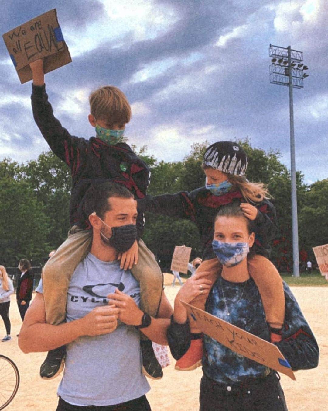 フランシスコ･ラチョースキーのインスタグラム：「Get out show your support! #blacklivesmatter #equality #justice #educate」