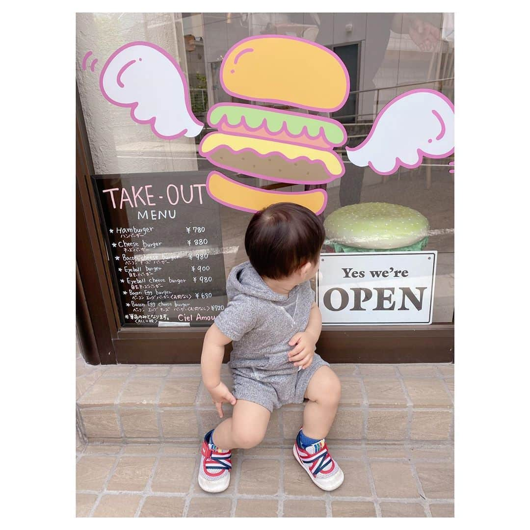 辻希美さんのインスタグラム写真 - (辻希美Instagram)「@ciel_amour にてハンバーガー🍔をテイクアウトしてきましたŧ‹"(o'ч'o)ŧ‹"ŧ‹💕✨✨" 二ヶ月ぶりにテイクアウトから営業開始しています🍔💕" お近くの方は是非🍔🍔🍔💕 #cielamour #ハンバーガー #🍔💕 #テイクアウト #営業開始 #やっぱり美味しい #ボリューミー #🍔🍔🍔 #お近くの方は是非🙏💕」6月3日 13時53分 - tsujinozomi_official