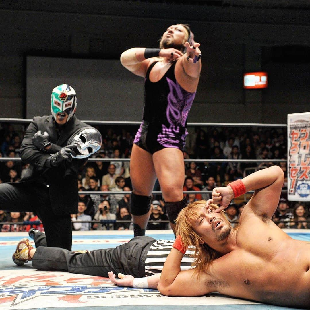 新日本プロレスさんのインスタグラム写真 - (新日本プロレスInstagram)「#losingobernablesdejapon 👁‍🗨 Early Days 🔥 #NAITO #EVIL and #BUSHI  #新日本プロレス #プロレス #ProWrestling #NJPW」6月3日 14時53分 - njpw1972